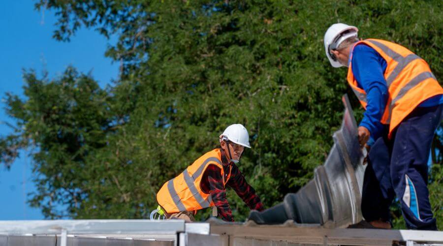 Professional gutter cleaning in Mount Hope, AL